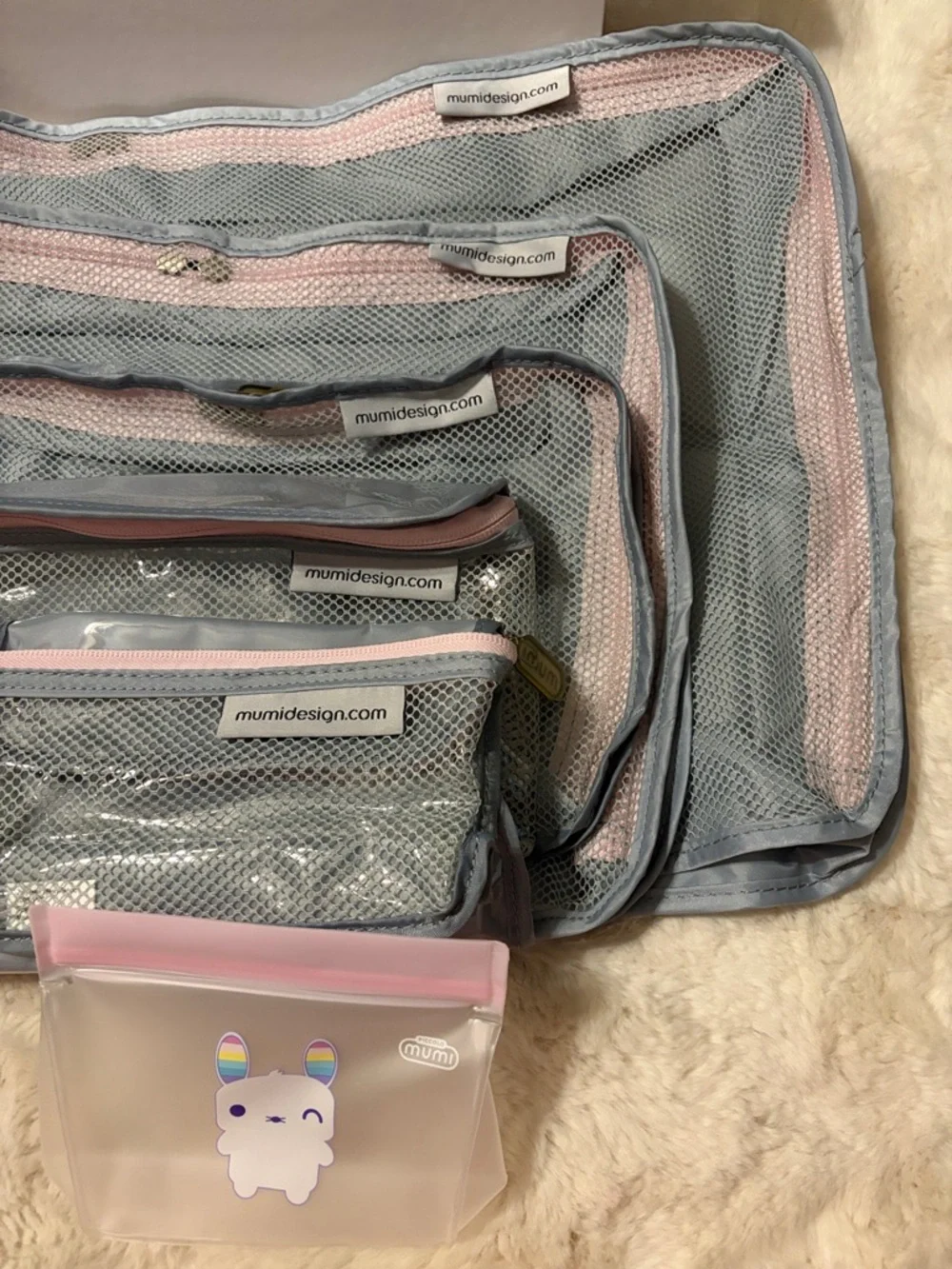 Piccolo Mumi Mesh Packing Cube & Pouch Set in Gray and Pink